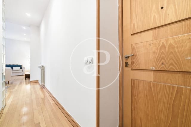 2 soveværelse Lejlighed til salg i Cortes, Madrid by - € 950.000 (Ref: 9450892)