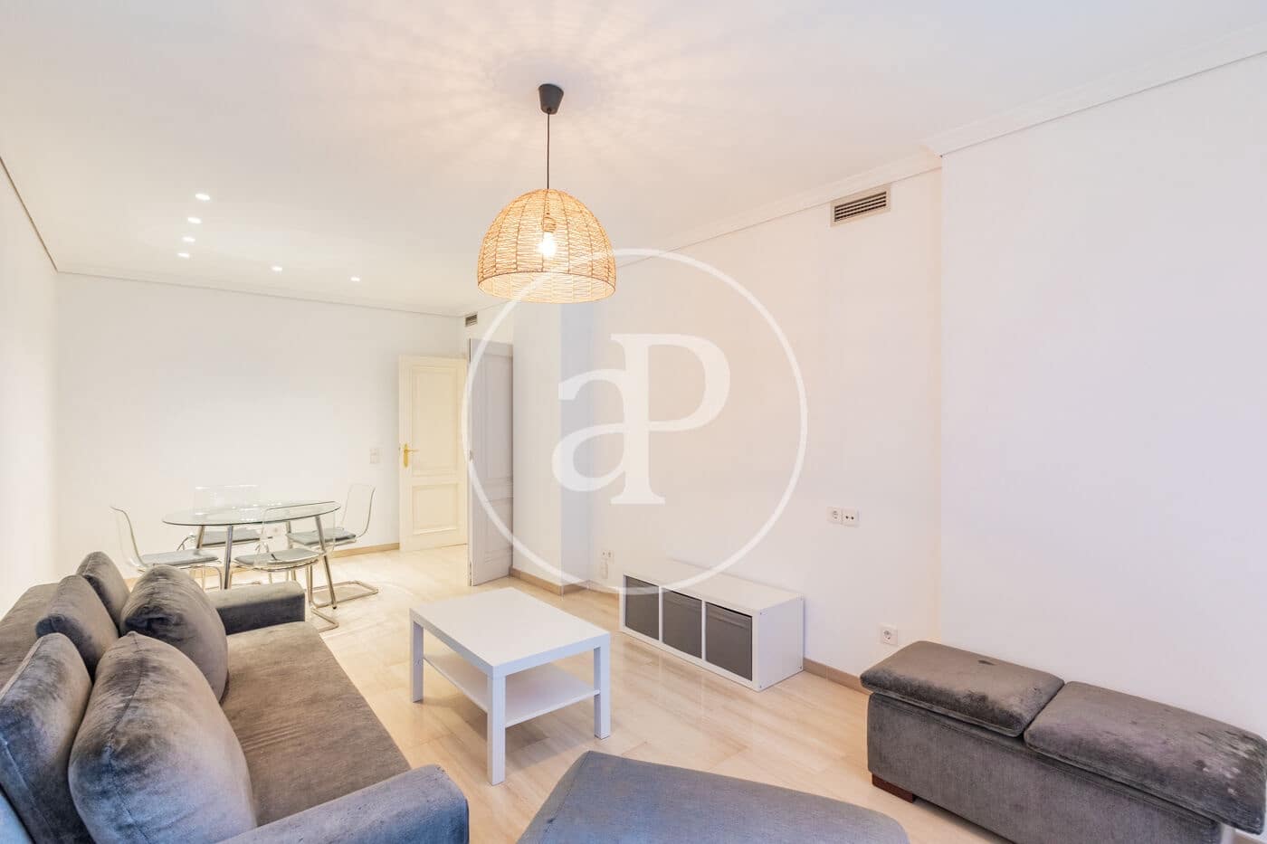 1 sovrum Lägenhet att hyra i Madrid stad - 1 700 € (Ref: 9452137)