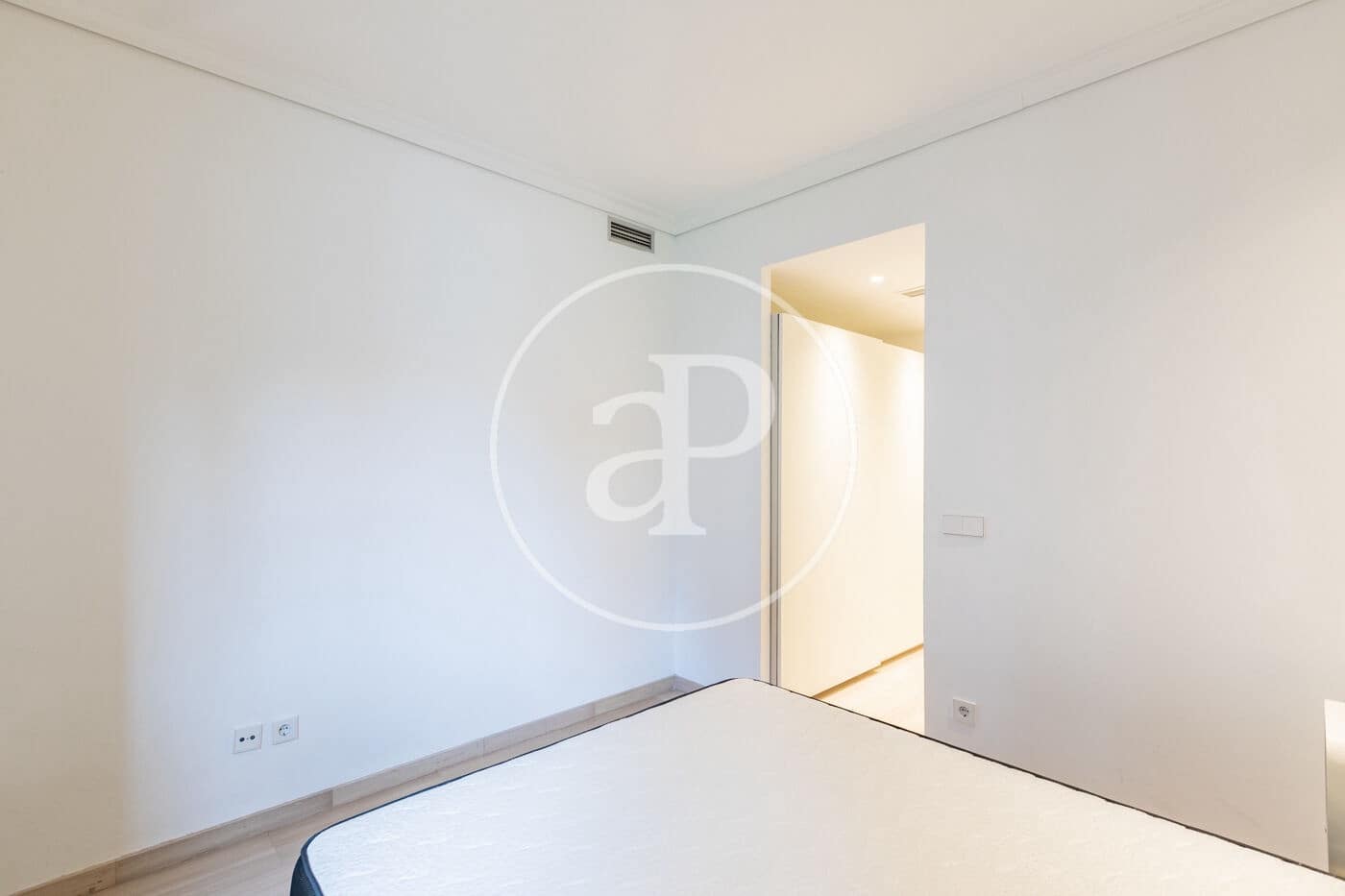 1 sovrum Lägenhet att hyra i Madrid stad - 1 700 € (Ref: 9452137)