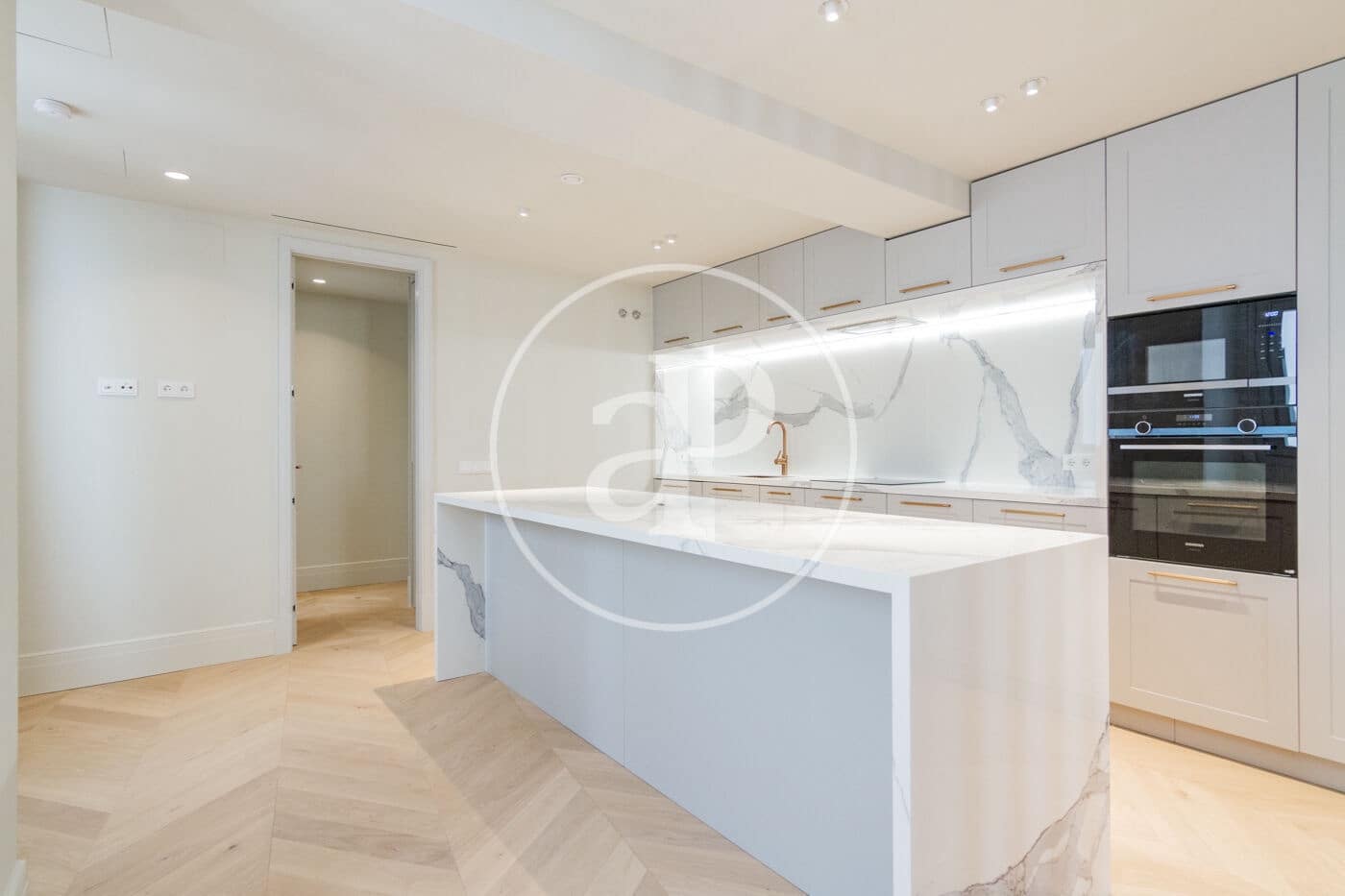 3 sovrum Lägenhet att hyra i Madrid stad med pool - 5 500 € (Ref: 9452140)