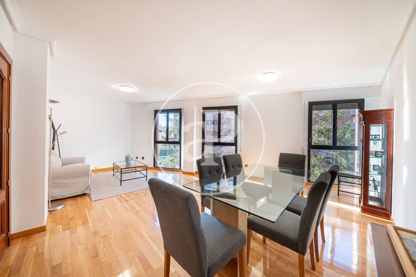 3 slaapkamer Appartement te huur in Madrid stad met zwembad - € 1.850 (Ref: 9462092)