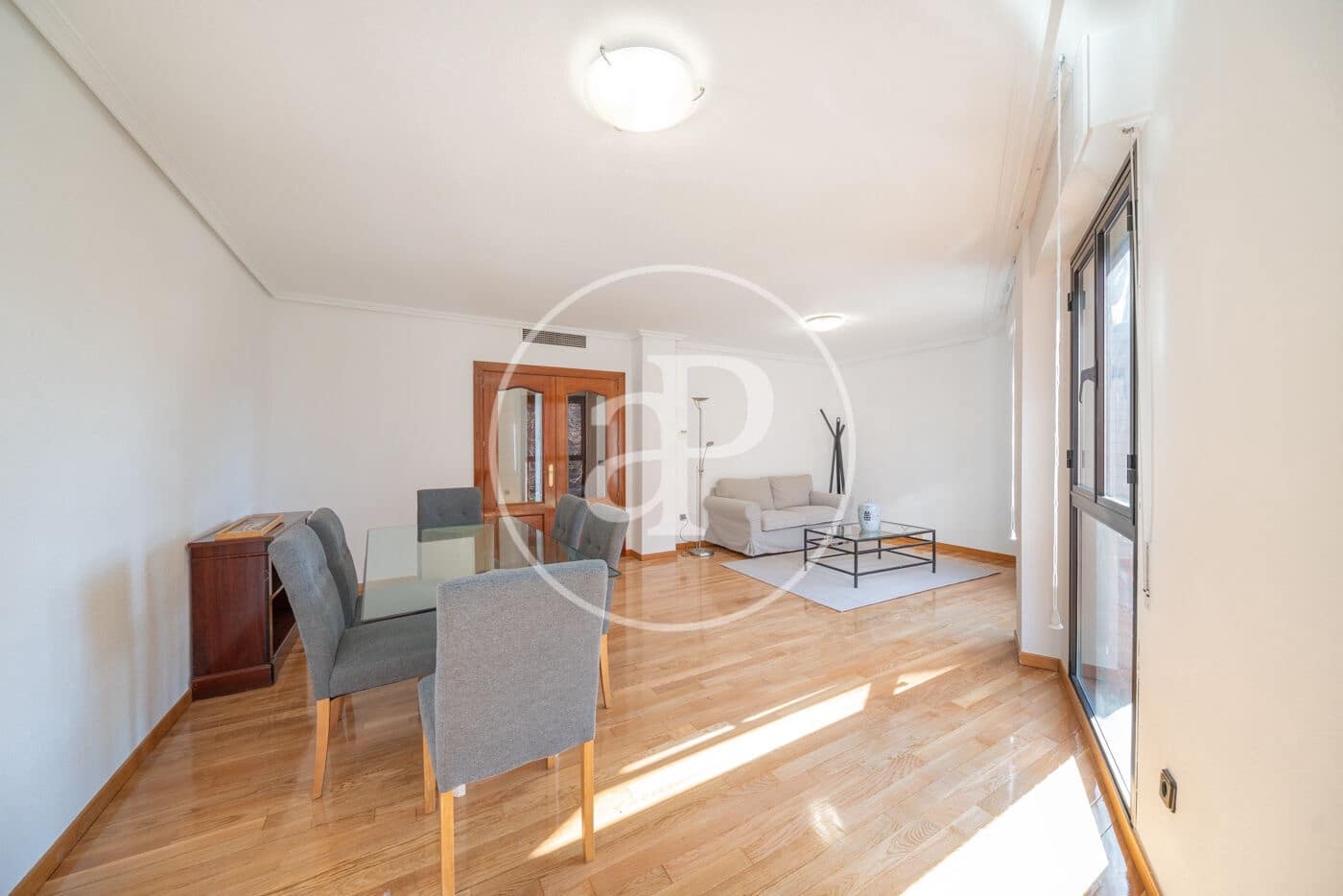 3 slaapkamer Appartement te huur in Madrid stad met zwembad - € 1.850 (Ref: 9462092)