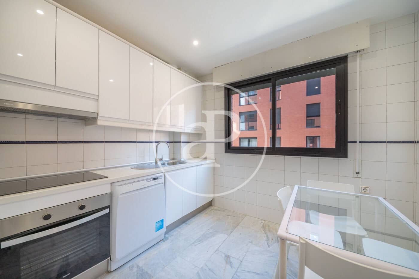 3 slaapkamer Appartement te huur in Madrid stad met zwembad - € 1.850 (Ref: 9462092)