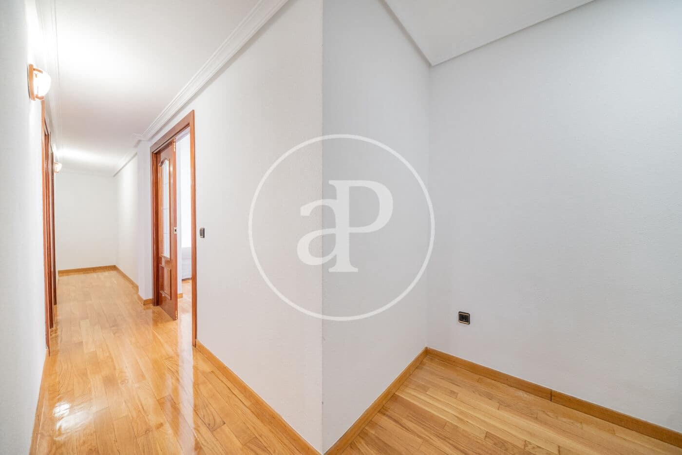 3 slaapkamer Appartement te huur in Madrid stad met zwembad - € 1.850 (Ref: 9462092)