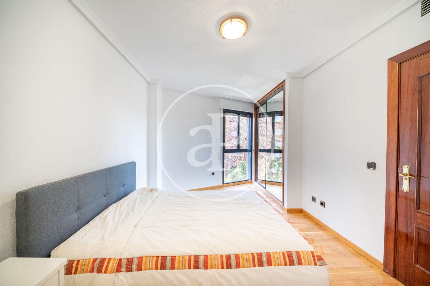 3 slaapkamer Appartement te huur in Madrid stad met zwembad - € 1.850 (Ref: 9462092)