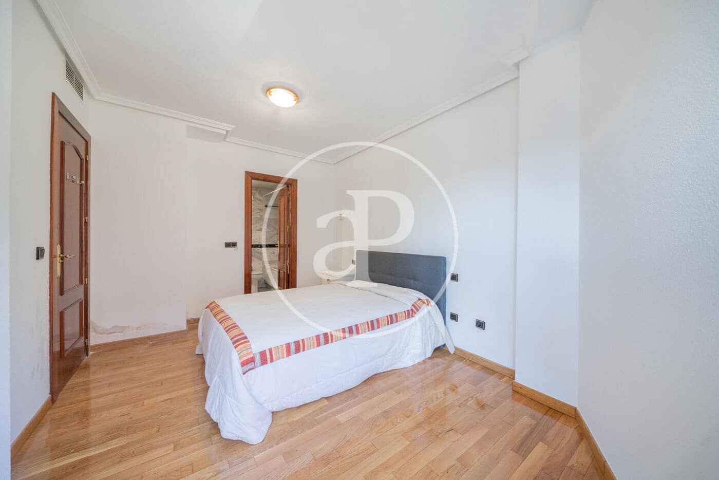 3 slaapkamer Appartement te huur in Madrid stad met zwembad - € 1.850 (Ref: 9462092)