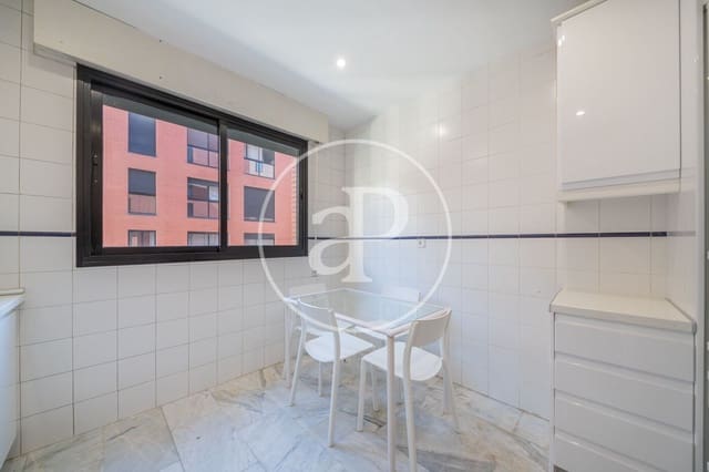 3 slaapkamer Appartement te huur in Fuente del Berro, Madrid stad met zwembad - € 1.850 (Ref: 9462092)
