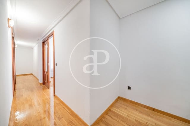 3 slaapkamer Appartement te huur in Fuente del Berro, Madrid stad met zwembad - € 1.850 (Ref: 9462092)
