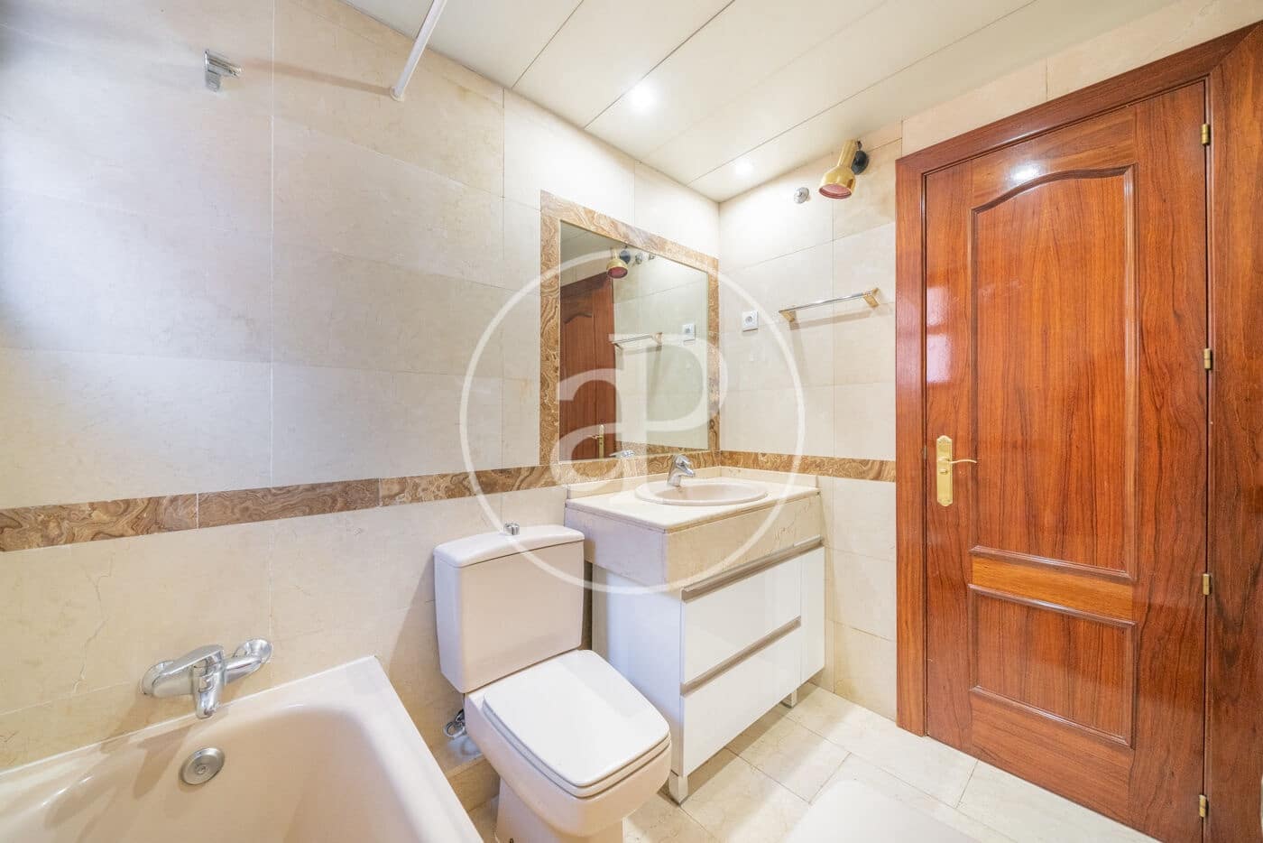 3 slaapkamer Appartement te huur in Madrid stad met zwembad - € 1.850 (Ref: 9462092)