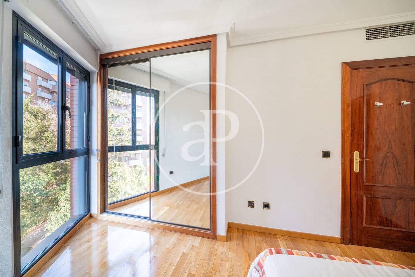 3 slaapkamer Appartement te huur in Madrid stad met zwembad - € 1.850 (Ref: 9462092)