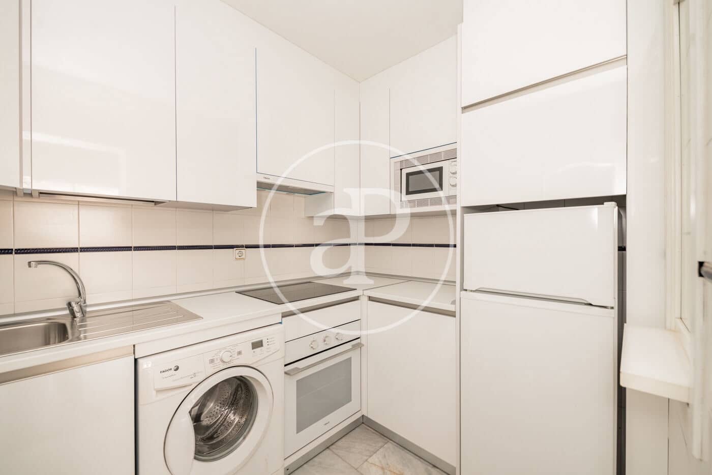 1 slaapkamer Appartement te huur in Madrid stad met zwembad - € 1.400 (Ref: 9462095)