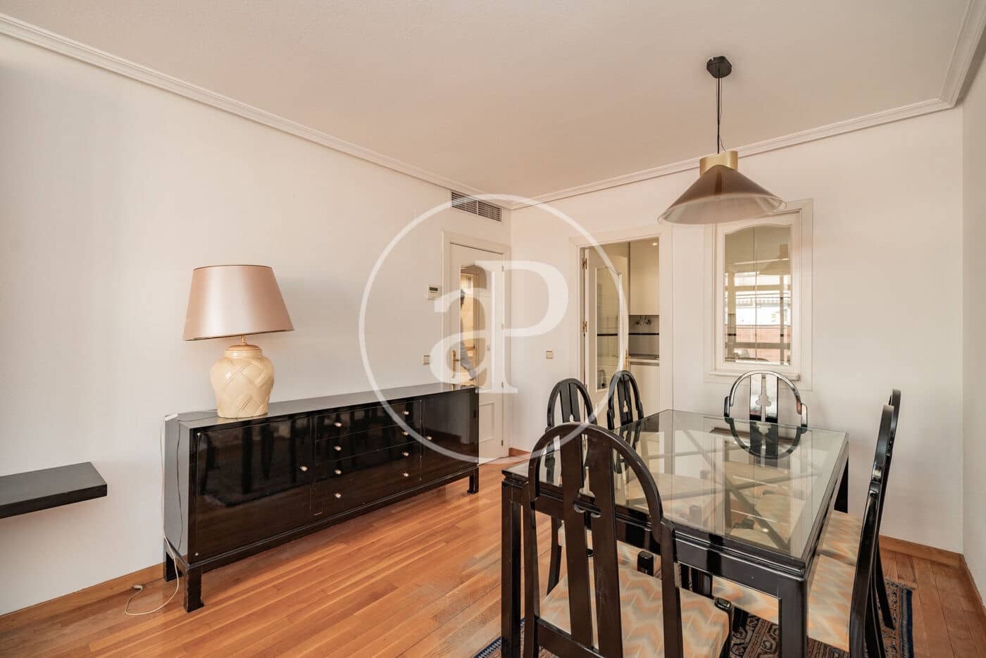 1 slaapkamer Appartement te huur in Madrid stad met zwembad - € 1.400 (Ref: 9462095)