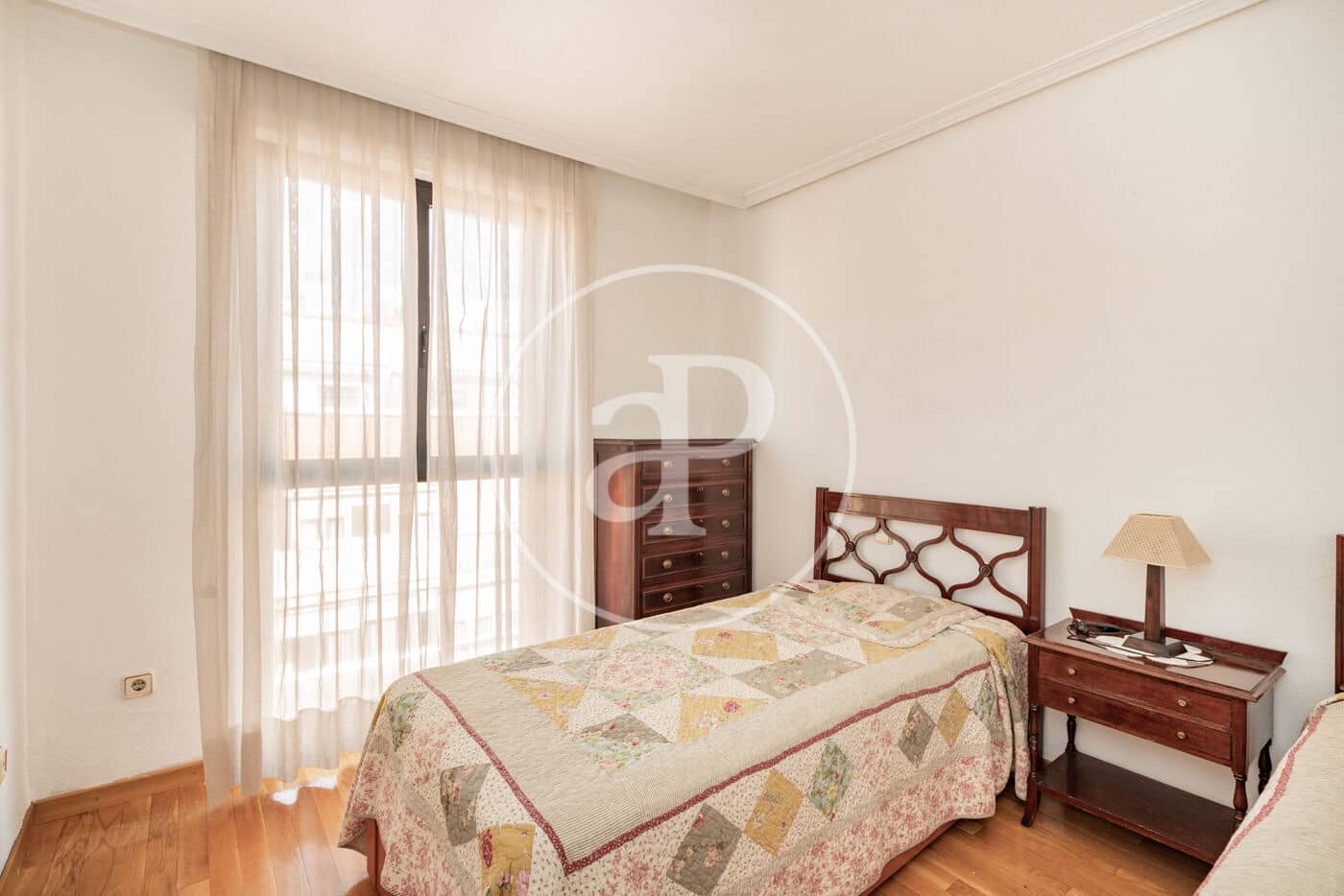 1 slaapkamer Appartement te huur in Madrid stad met zwembad - € 1.400 (Ref: 9462095)