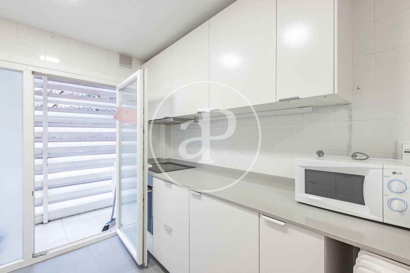 3 bedroom Apartment for rent in Madrid city with pool - € 2,900 (Ref: 9465765)