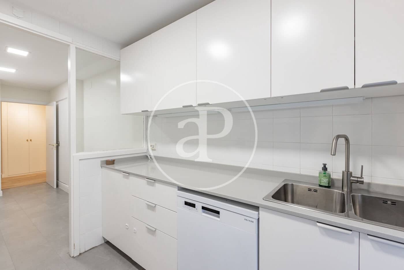 3 bedroom Apartment for rent in Madrid city with pool - € 2,900 (Ref: 9465765)