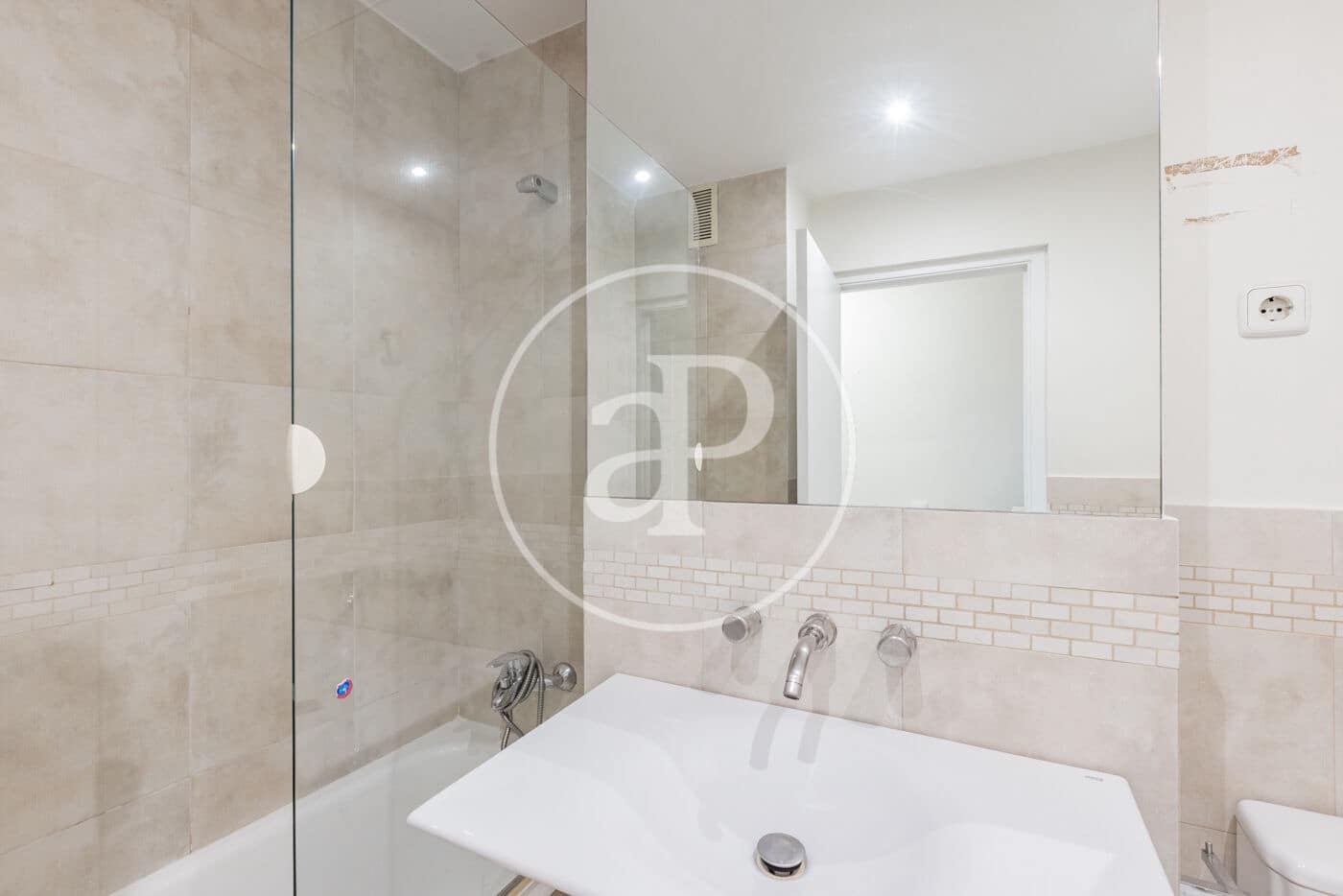 3 bedroom Apartment for rent in Madrid city with pool - € 2,900 (Ref: 9465765)
