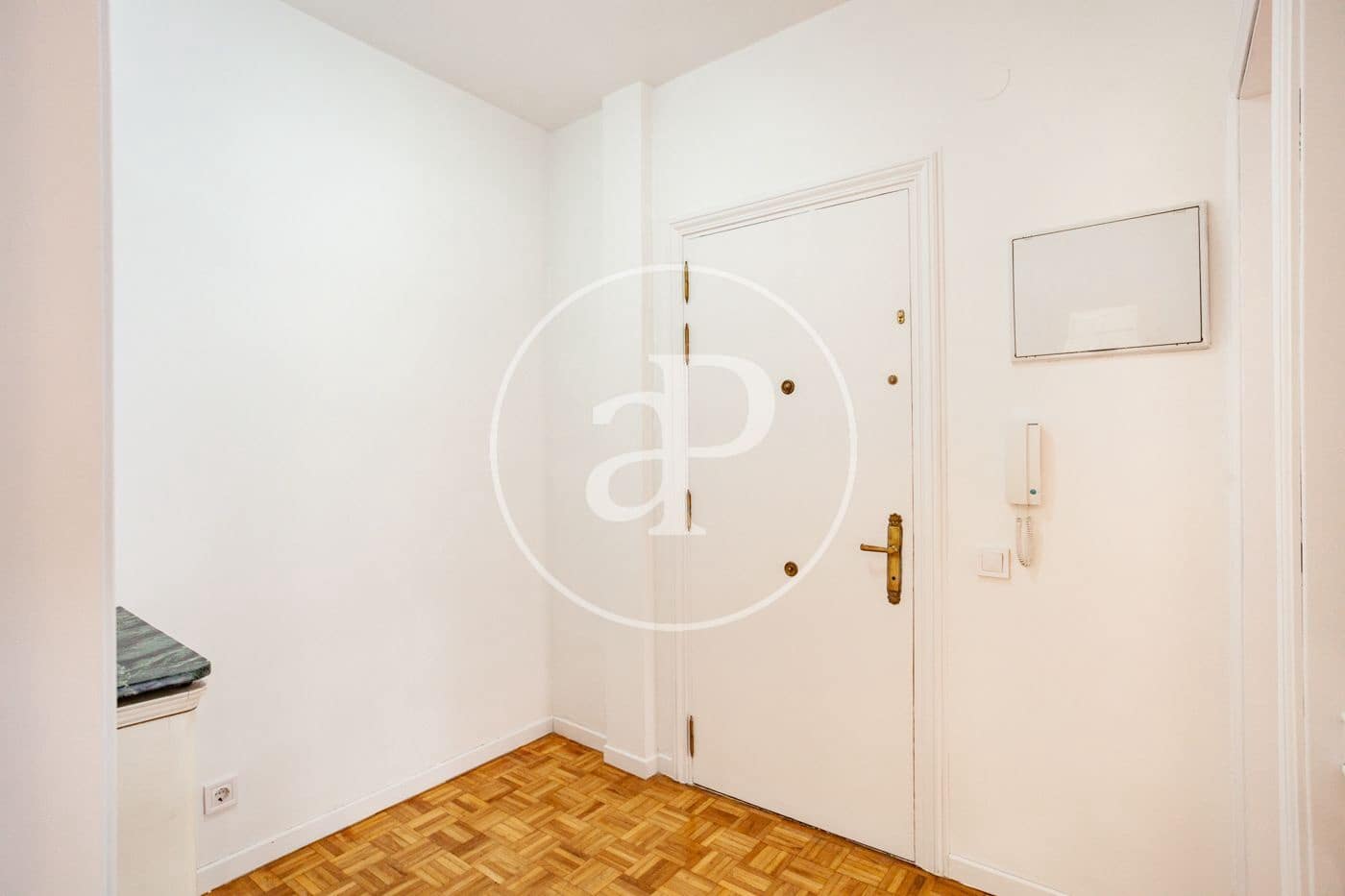 3 slaapkamer Appartement te huur in Madrid stad - € 1.950 (Ref: 9465768)