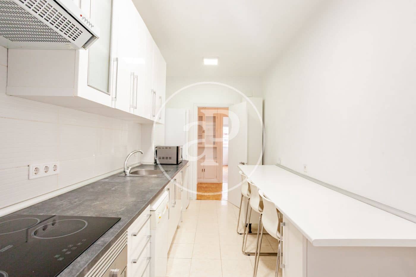 3 slaapkamer Appartement te huur in Madrid stad - € 1.950 (Ref: 9465768)