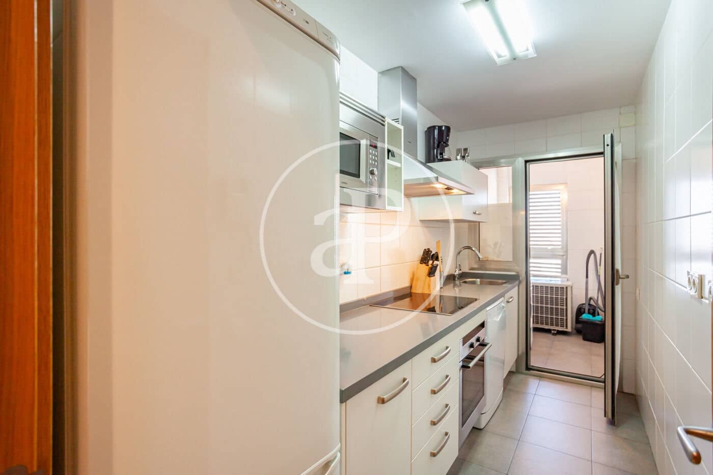 1 soverom Leilighet til leie i Madrid by med svømmebasseng - € 1 500 (Ref: 9465769)