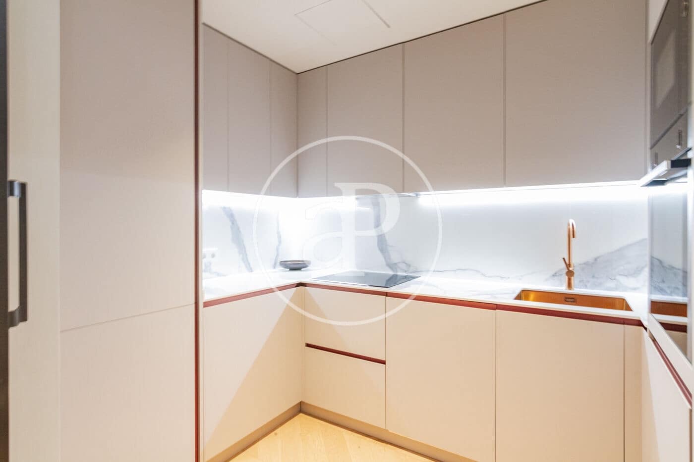 Apartamento de 1 habitación en Madrid ciudad en alquiler con piscina - 3.000 € (Ref: 9468496)