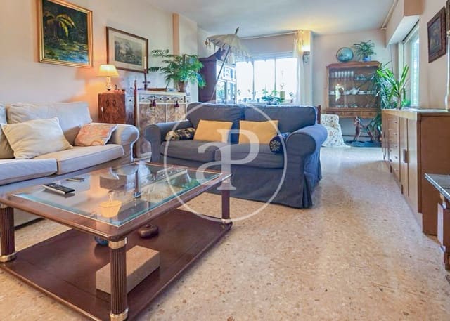 Apartamento de 4 habitaciones en Jerónimos, Madrid ciudad en venta - 1.195.000 € (Ref: 9468498)