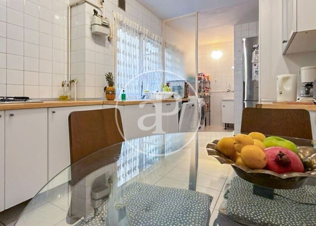 Apartamento de 4 habitaciones en Jerónimos, Madrid ciudad en venta - 1.195.000 € (Ref: 9468498)