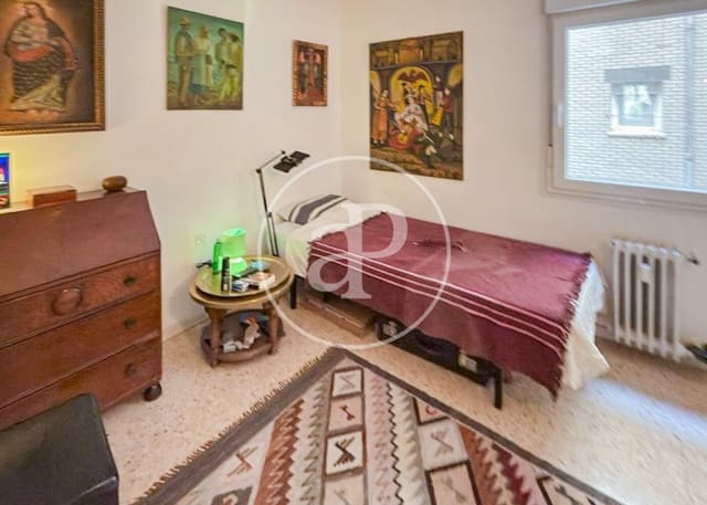 Apartamento de 4 habitaciones en Jerónimos, Madrid ciudad en venta - 1.195.000 € (Ref: 9468498)