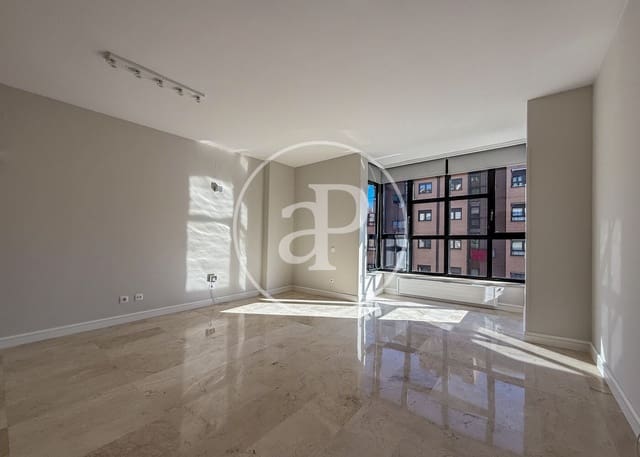 3 Zimmer Apartment zu vermieten in Pacífico, Madrid Stadt - 2.600 € (Ref: 9472978)