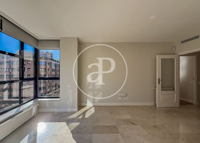 3 Zimmer Apartment zu vermieten in Pacífico, Madrid Stadt - 2.600 € (Ref: 9472978)