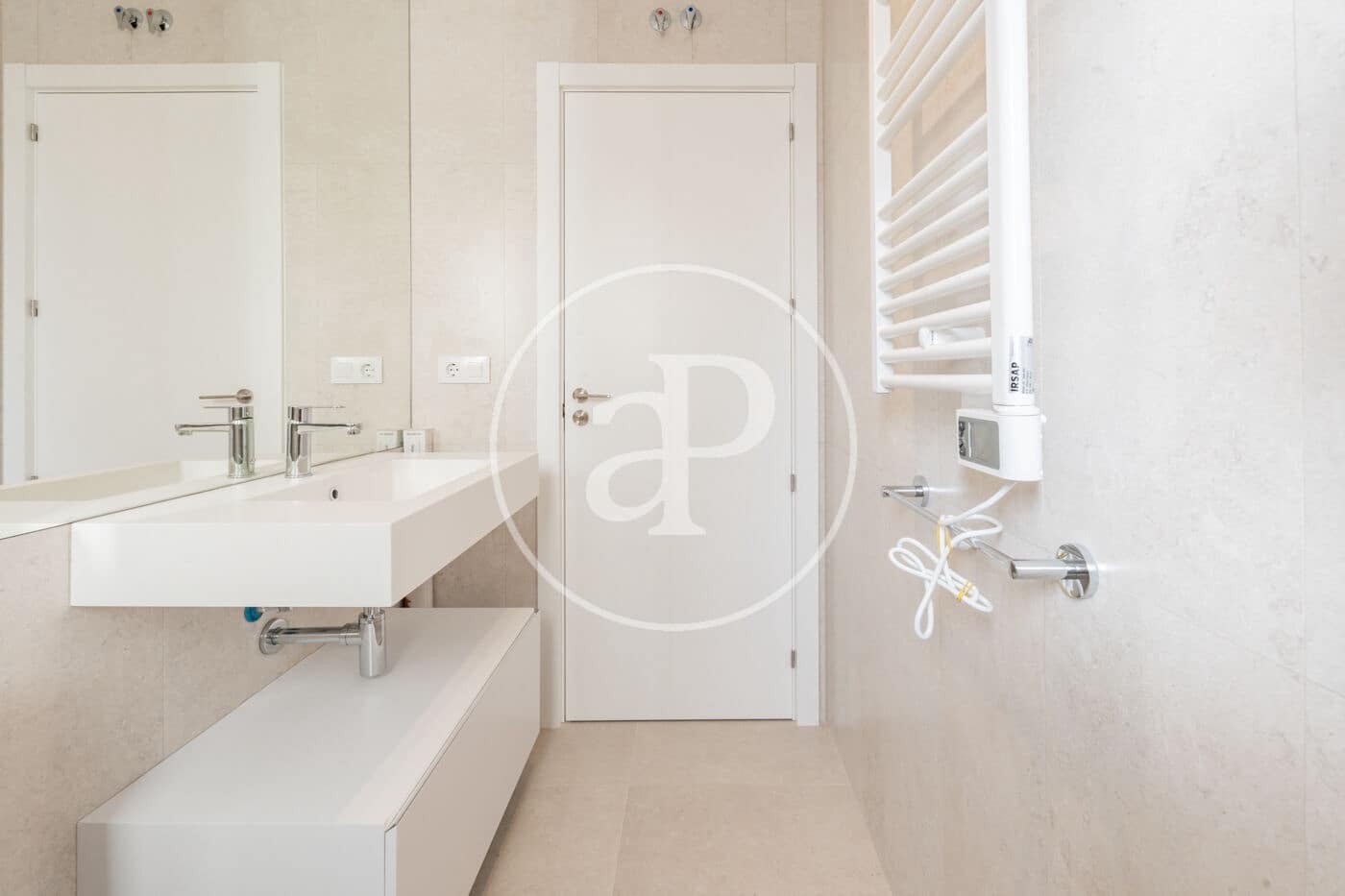 Apartamento de 2 habitaciones en Madrid ciudad en alquiler - 1.900 € (Ref: 9472983)