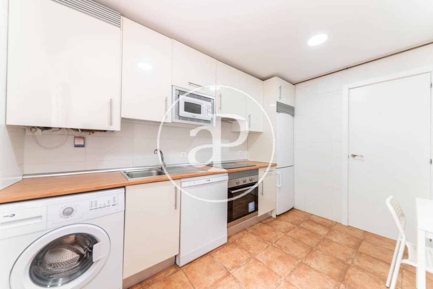 4 bedroom Apartment for rent in Madrid city - € 2,400 (Ref: 9476113)