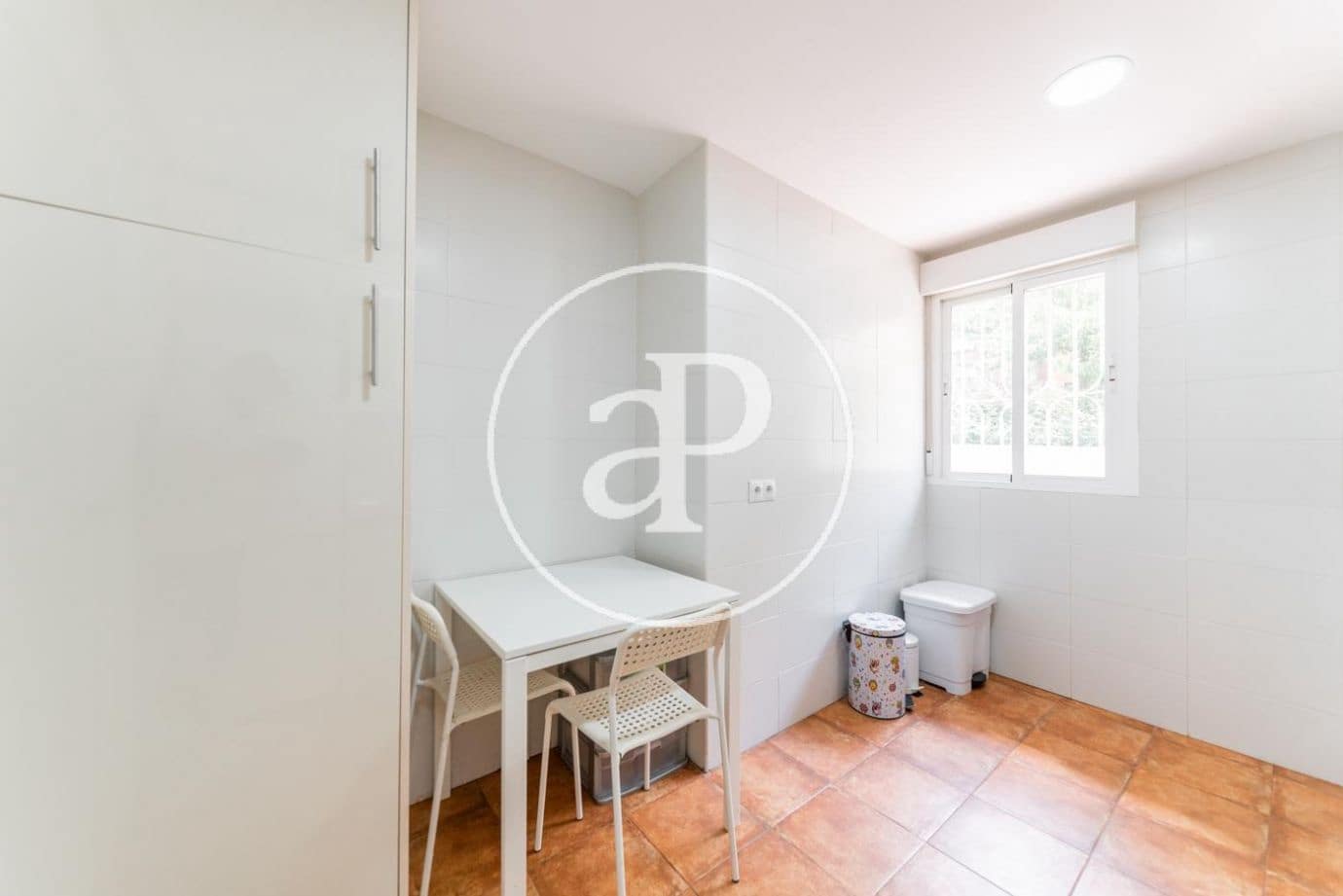 4 bedroom Apartment for rent in Madrid city - € 2,400 (Ref: 9476113)