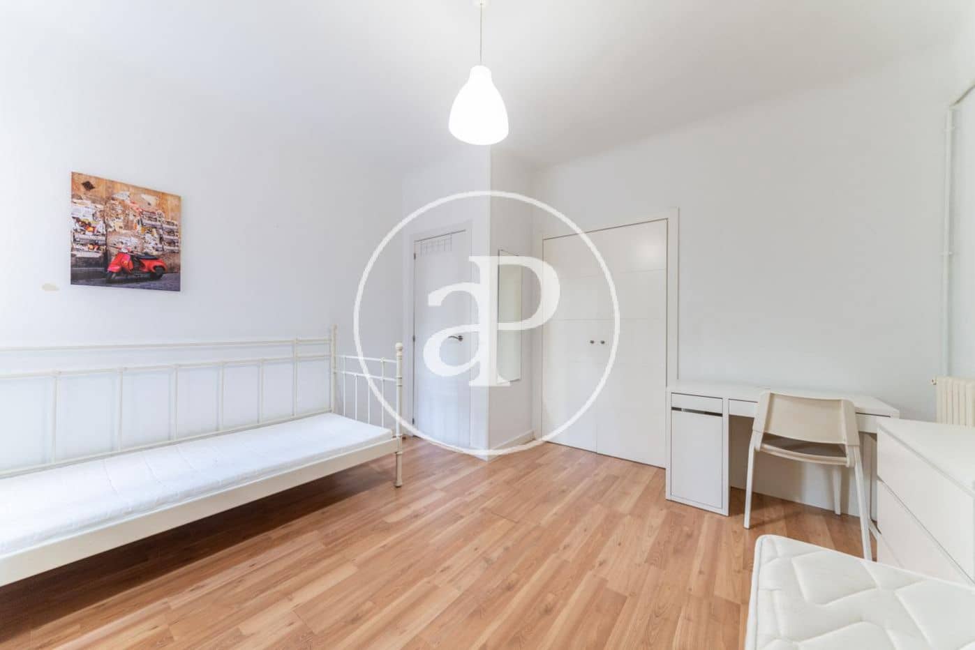 4 bedroom Apartment for rent in Madrid city - € 2,400 (Ref: 9476113)