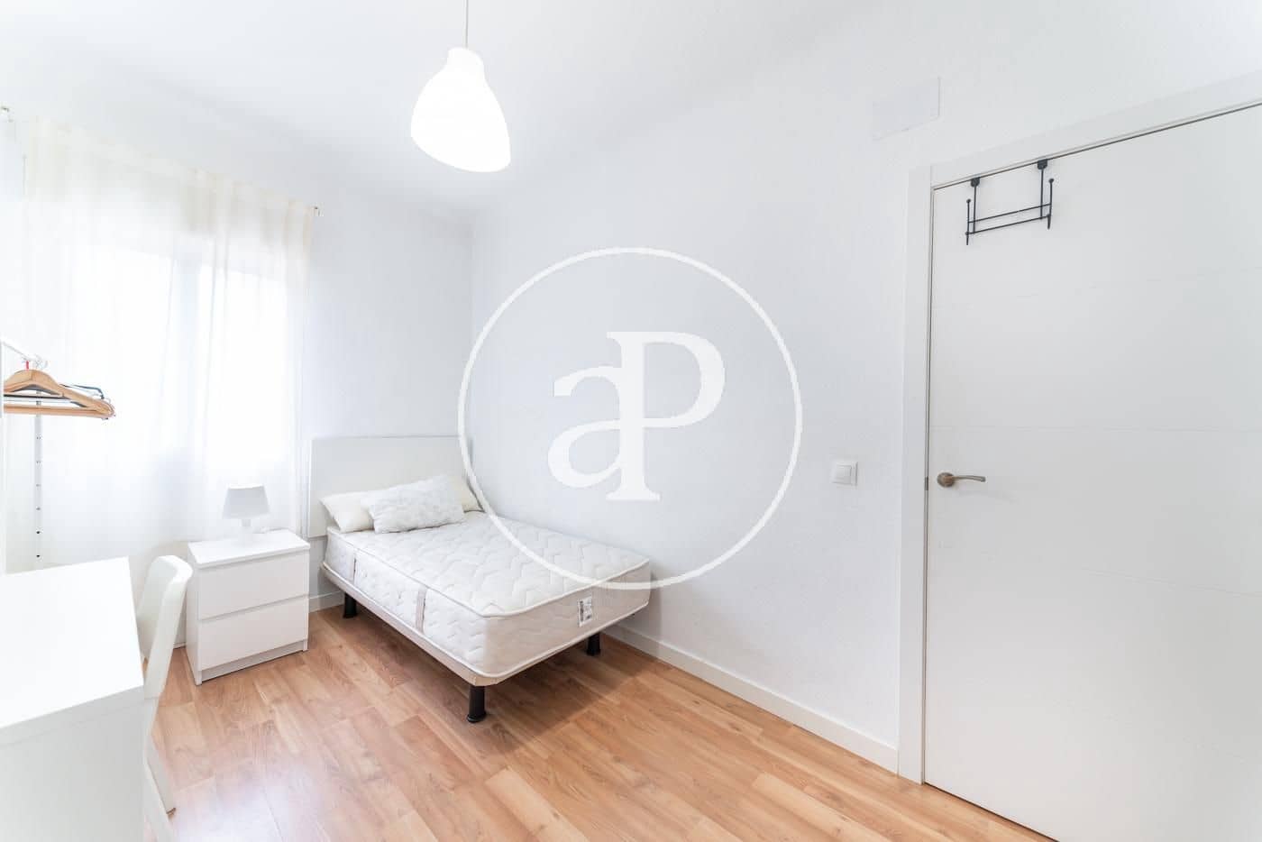 4 bedroom Apartment for rent in Madrid city - € 2,400 (Ref: 9476113)
