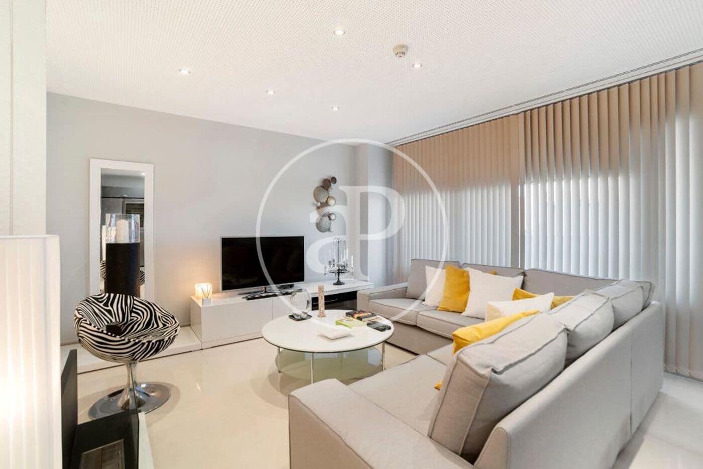 2 bedroom Penthouse for sale in San Sebastian de los Reyes - € 740,000 (Ref: 9482045)