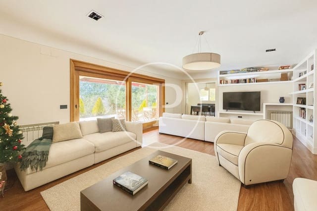 Chalet de 8 habitaciones en La Moraleja, Alcobendas en venta con piscina - 5.450.000 € (Ref: 9485295)