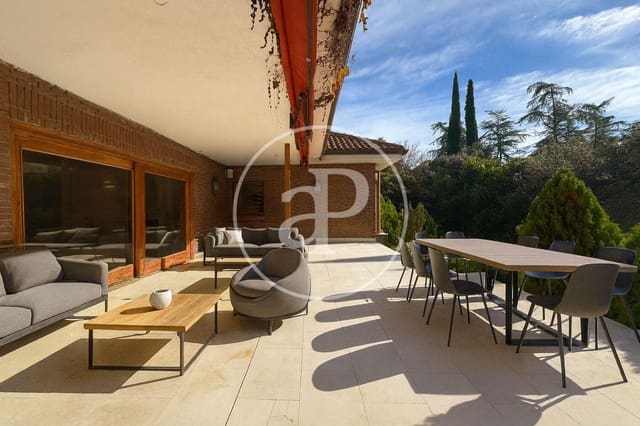 Chalet de 8 habitaciones en La Moraleja, Alcobendas en venta con piscina - 5.450.000 € (Ref: 9485295)