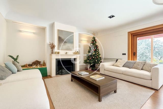 Chalet de 8 habitaciones en La Moraleja, Alcobendas en venta con piscina - 5.450.000 € (Ref: 9485295)