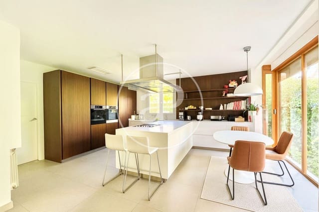 Chalet de 8 habitaciones en La Moraleja, Alcobendas en venta con piscina - 5.450.000 € (Ref: 9485295)