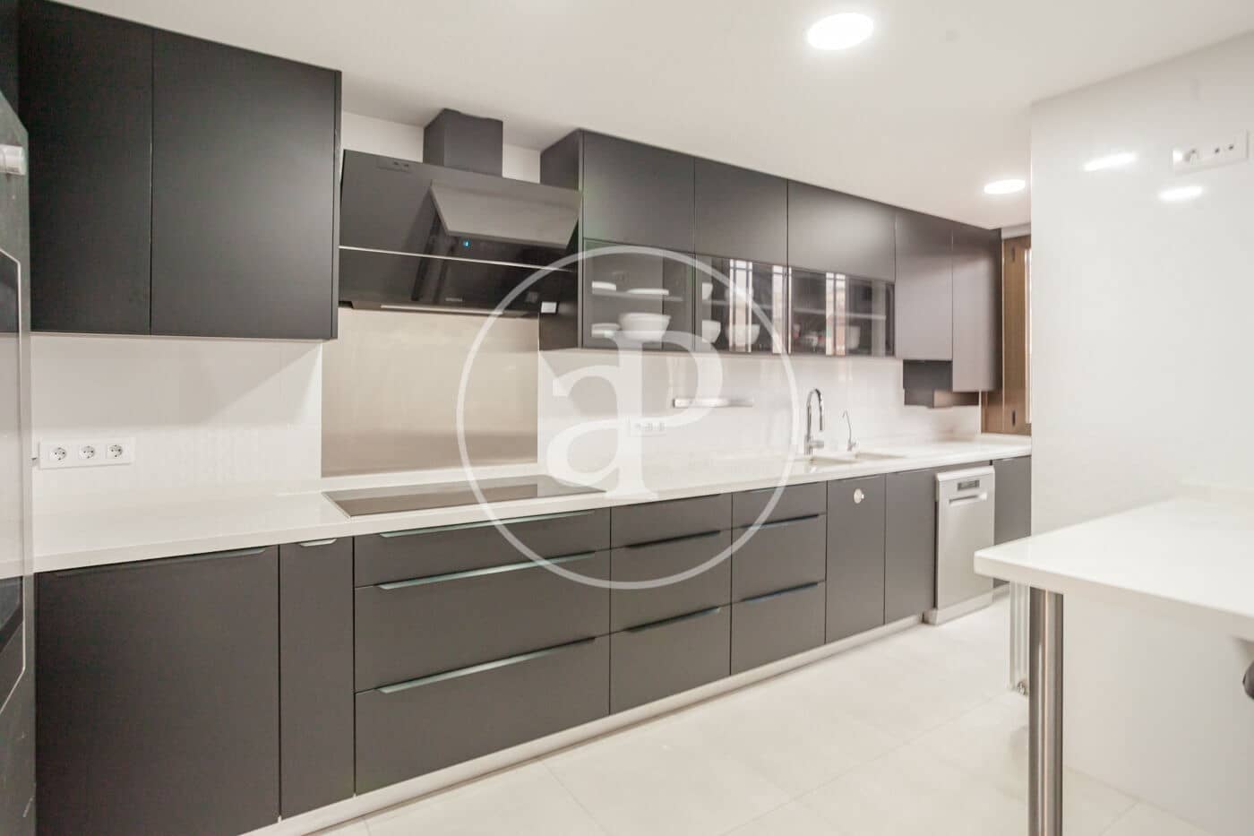 5 bedroom Villa for sale in Las Rozas de Madrid - € 927,000 (Ref: 9497199)