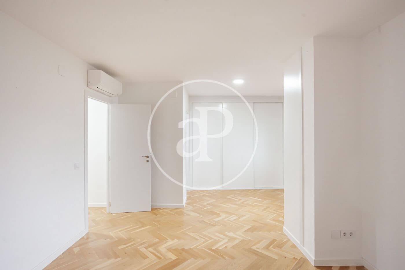 5 bedroom Villa for sale in Las Rozas de Madrid - € 927,000 (Ref: 9497199)