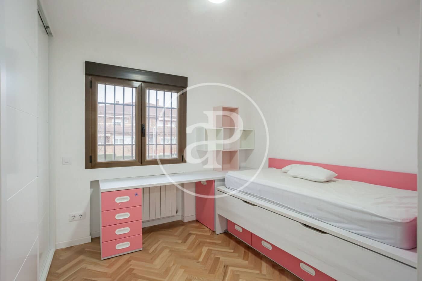 5 bedroom Villa for sale in Las Rozas de Madrid - € 927,000 (Ref: 9497199)