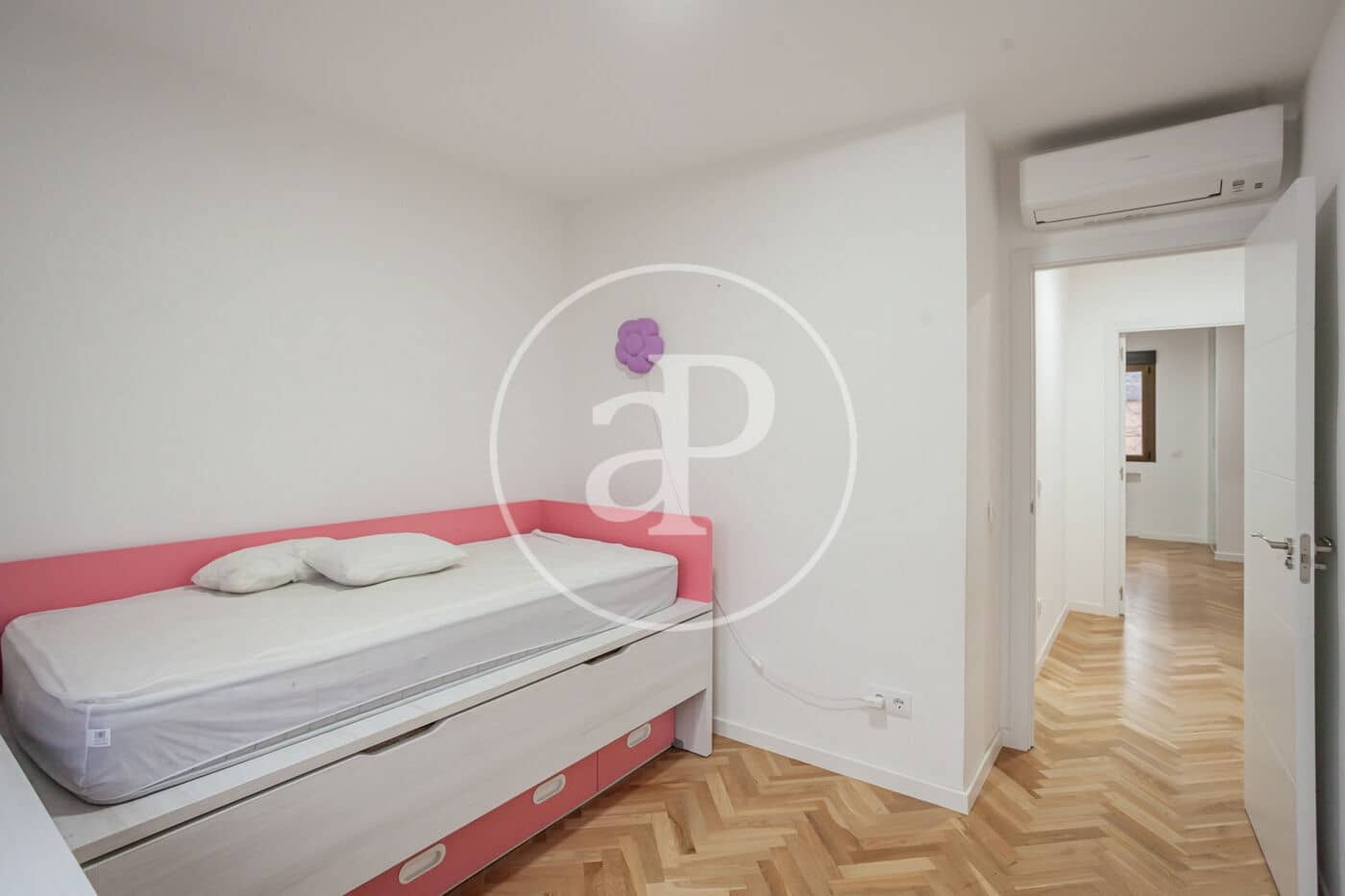 5 bedroom Villa for sale in Las Rozas de Madrid - € 927,000 (Ref: 9497199)