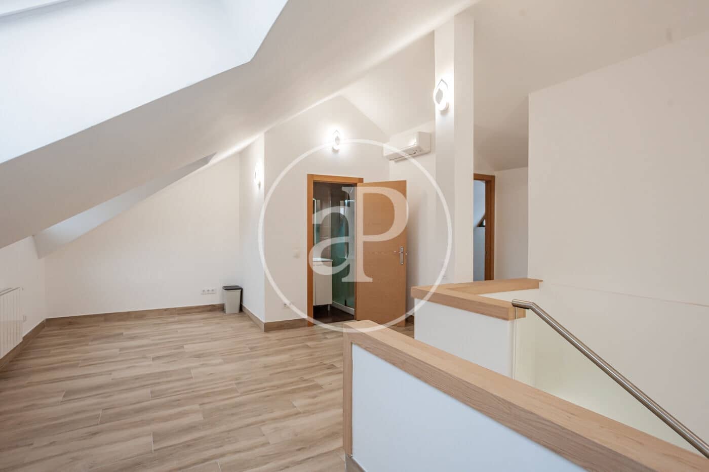 5 bedroom Villa for sale in Las Rozas de Madrid - € 927,000 (Ref: 9497199)