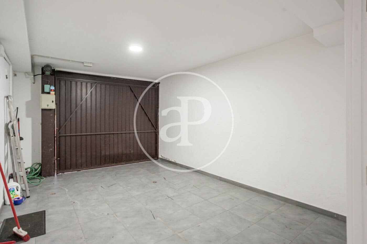 5 bedroom Villa for sale in Las Rozas de Madrid - € 927,000 (Ref: 9497199)