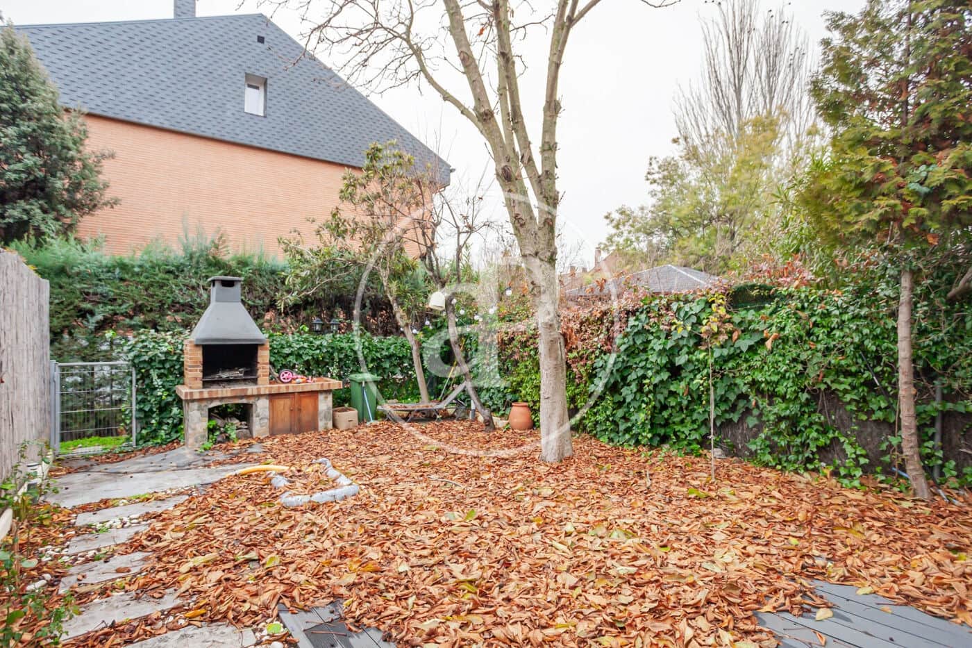 5 bedroom Villa for sale in Las Rozas de Madrid - € 927,000 (Ref: 9497199)