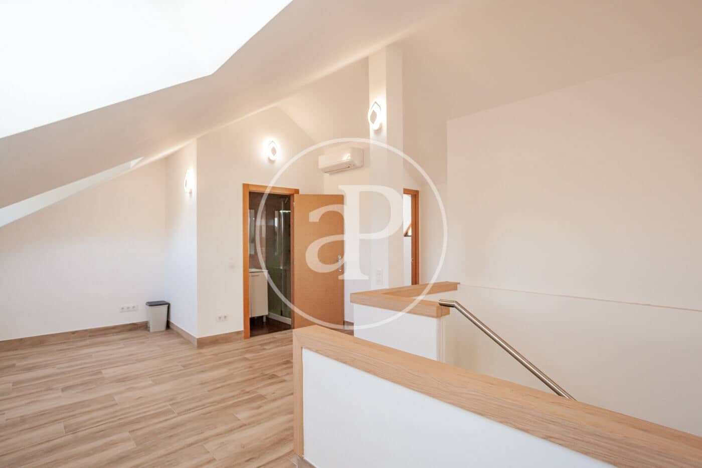 5 bedroom Villa for sale in Las Rozas de Madrid - € 912,000 (Ref: 9497199)