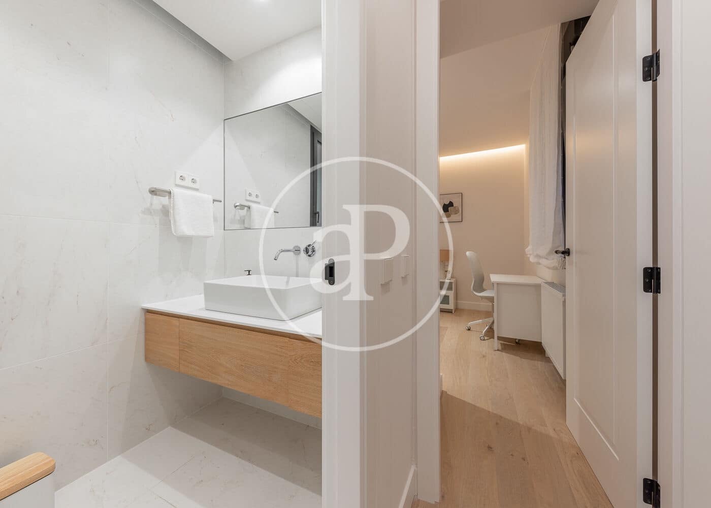 2 quarto Apartamento para arrendar em Madrid cidade com piscina - 3 450 € (Ref: 9497201)