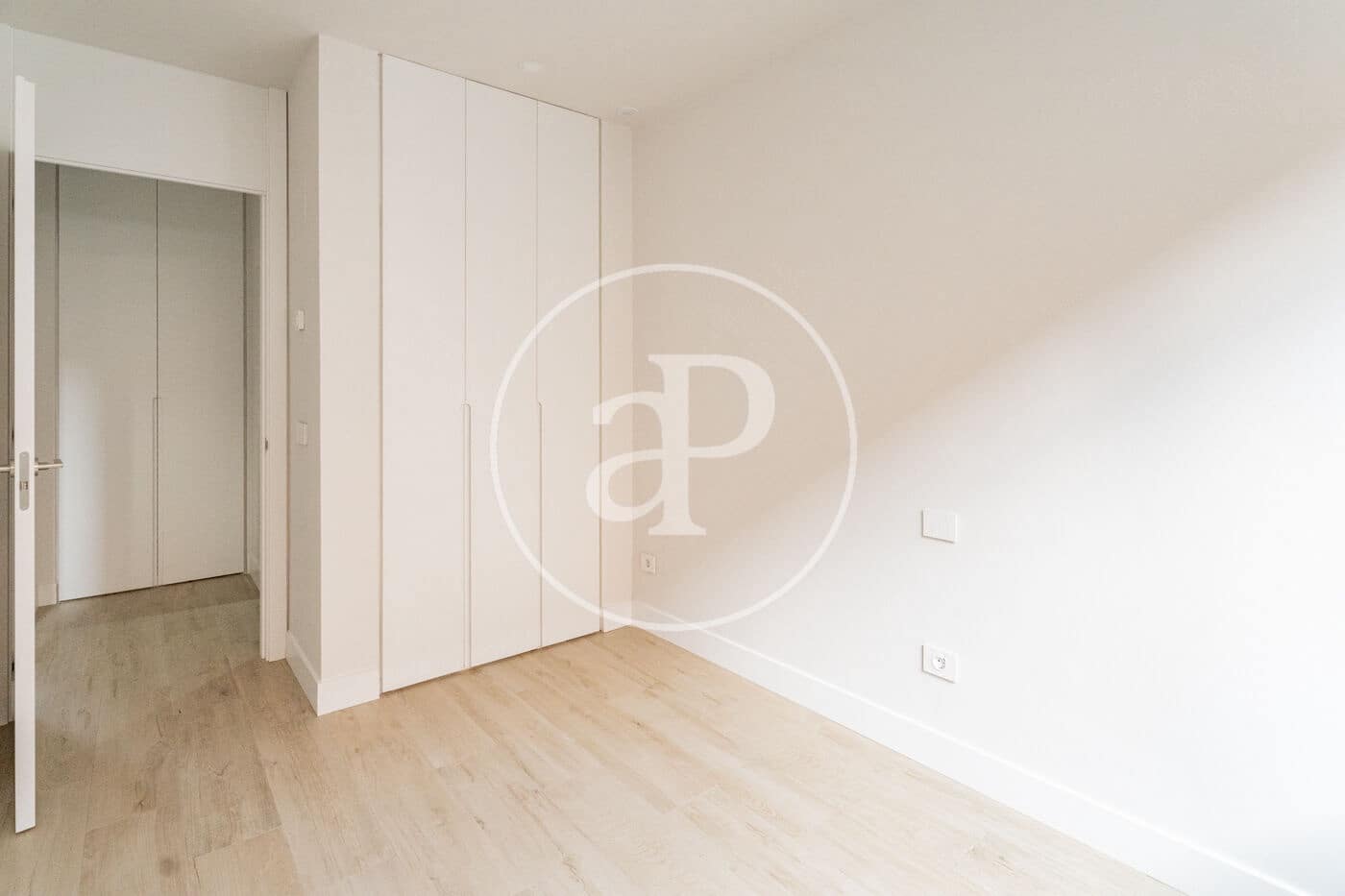 Chalet de 5 habitaciones en Madrid ciudad en alquiler con piscina - 5.500 € (Ref: 9502374)