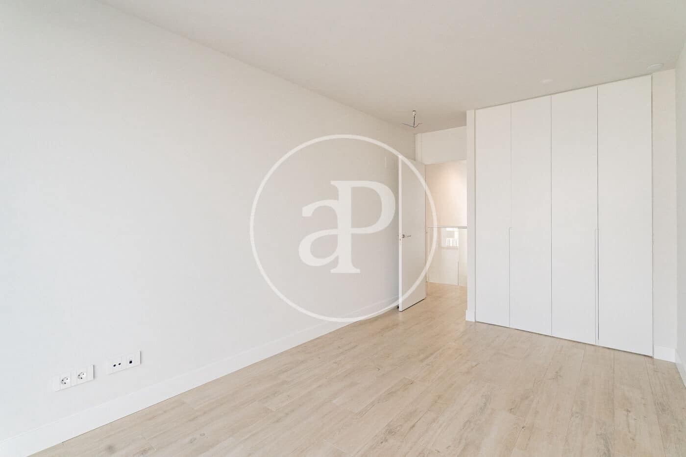 Chalet de 5 habitaciones en Madrid ciudad en alquiler con piscina - 5.500 € (Ref: 9502374)